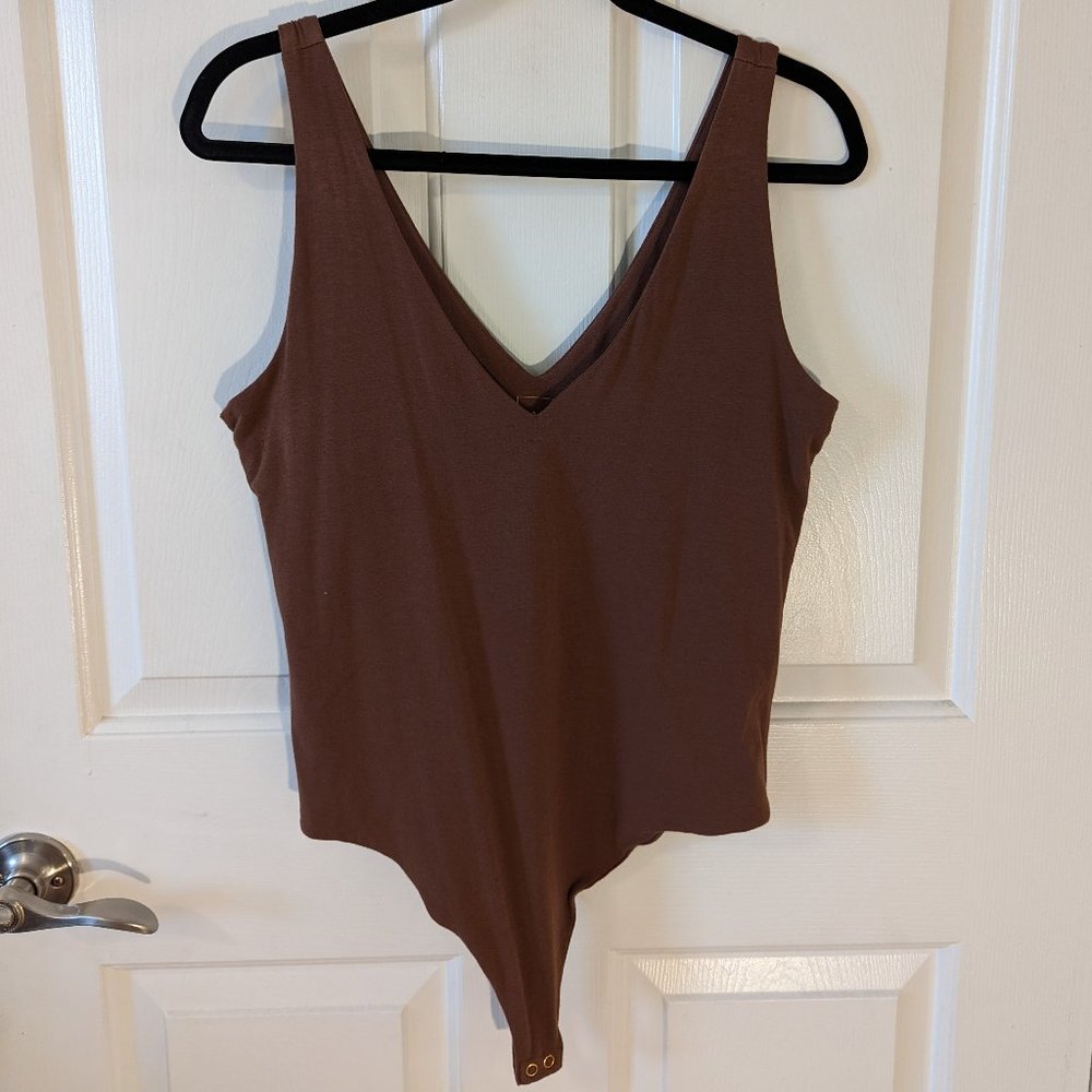 NWOT Banana Republic Shades Double V-Neck Thong Bodysuit, Milk Chocolate